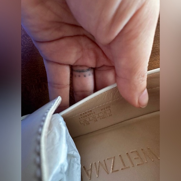 Taylor Swift lover/ Stuart Weitzman 'Manila Loafer in White - Picture 3 of 11